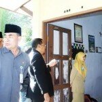 Walikota Dumai, H Khairul Anwar meninjau pelaksanaan Ujian Nasional yang dilaksanakan beberapa waktu lalu.
